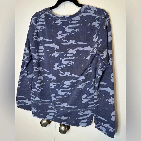 Monrow Distressed Blue Camo Crewneck Sweatshirt Size M - Picture 2 of 7